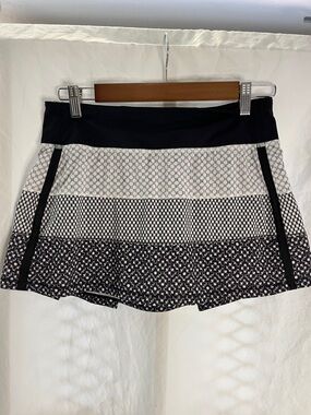 Lululemon Black & White Patterned Athletic Skort 6